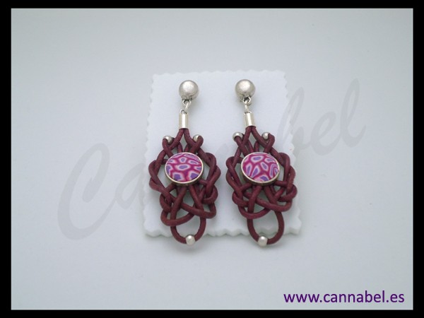 Pendientes-de-cuero-fucsia-cannabel